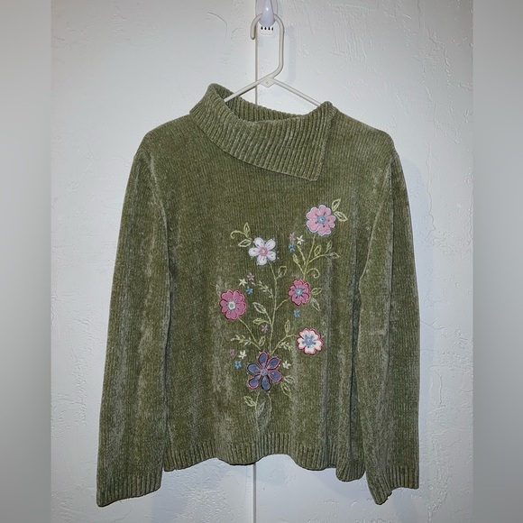 Vintage Embroidered Floral Spring Sweater - Picture 2 of 11